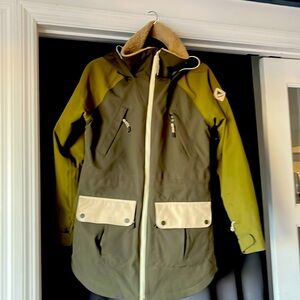 BURTON Insulated snow ski jacket, Sm, Green with beige accent pockets! Cute!
